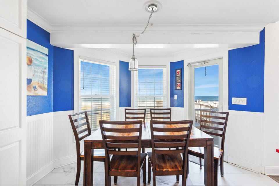 Ideal space for preparing family dinners after a day at the beach.