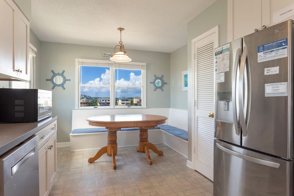Kitchen with breakfast table