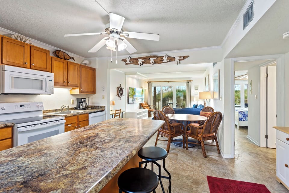 The kitchen and dining room offer plenty of seating for everyone, between the 4 stools at the bar and the 4 chairs at the round table.