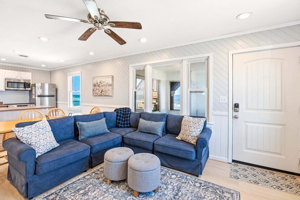 Oceanfront living area with amazing ocean views!