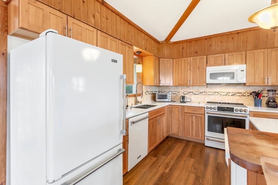 Kitchen: Cook with ease in the fully equipped kitchen featuring granite counters, hickory cabinets, and modern appliances.