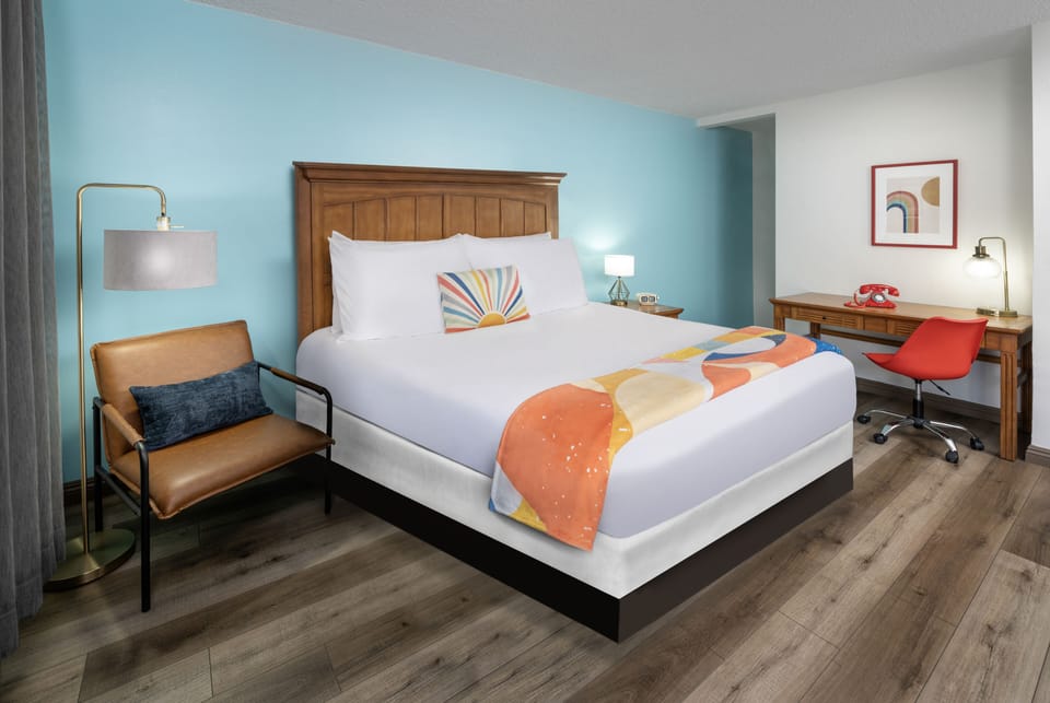 Standard Room, 1 King Bed | Free WiFi, bed sheets, wheelchair access