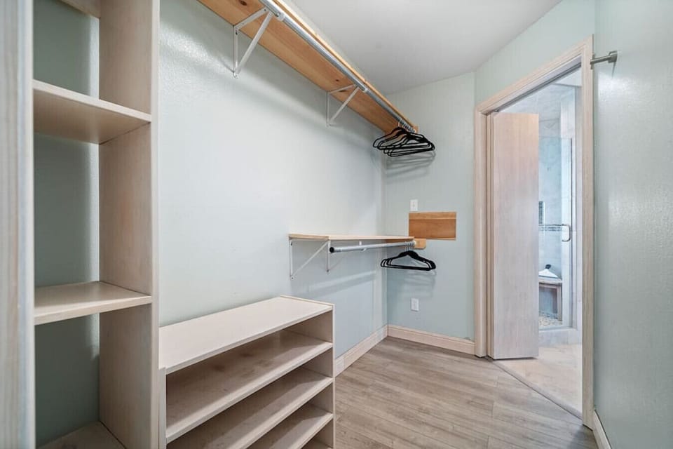 Large closet area with lots of room for your vacay fits!