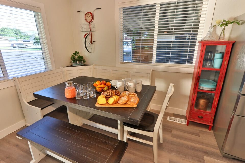 Main floor Kitchen Nook
