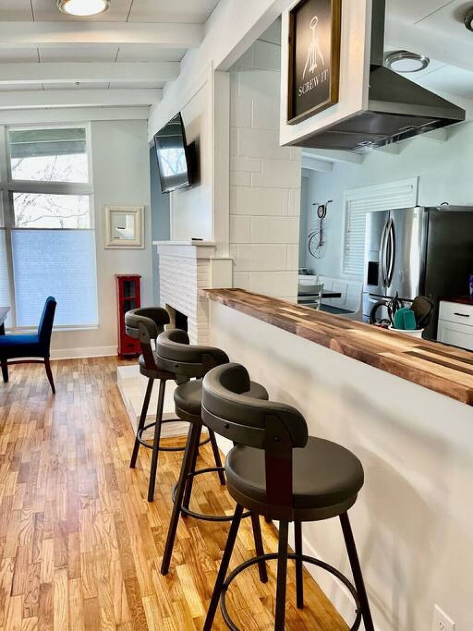 Main floor Kitchen Bar Seating