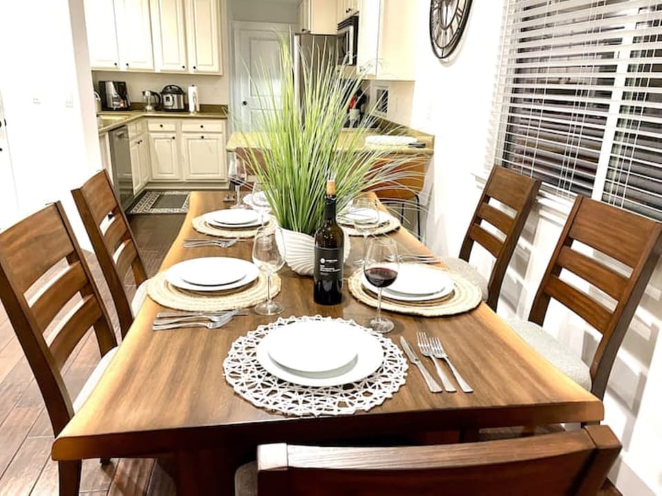 Dining area seats up to 8