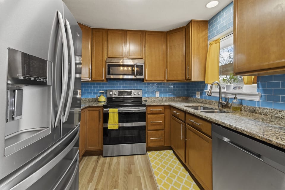 Design the ultimate culinary haven with a meticulously planned kitchen layout. From efficient workspaces to stylish accents, every detail contributes to a space where cooking becomes an art.