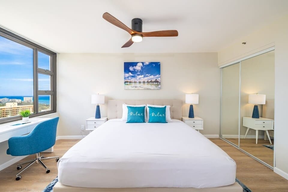 King-size bed, closet and ceiling fan. Also a designate work space 