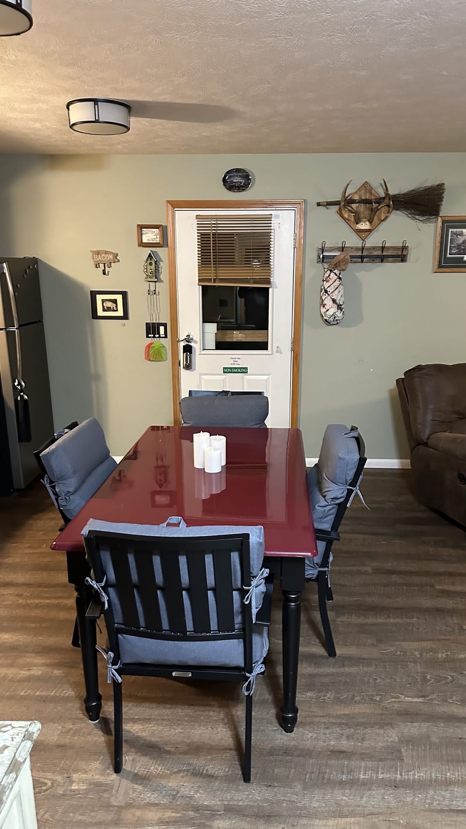 dining area with soft cushion chairs