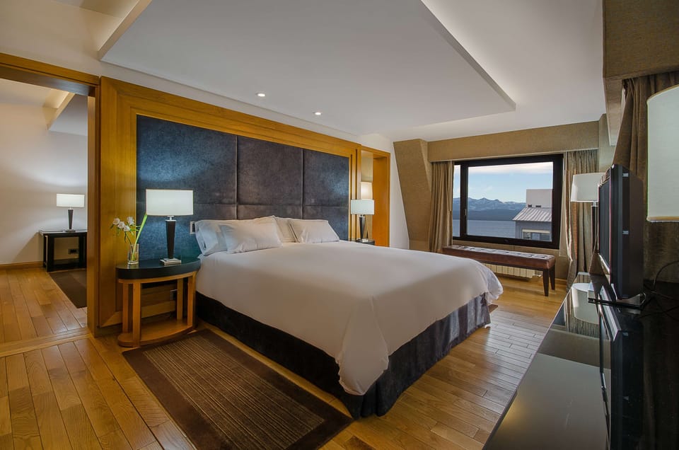 Suite (View) | Premium bedding, down comforters, pillowtop beds, minibar