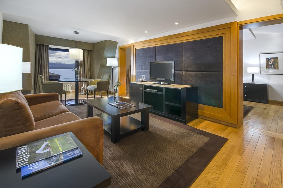 Suite (View) | Premium bedding, down comforters, pillowtop beds, minibar