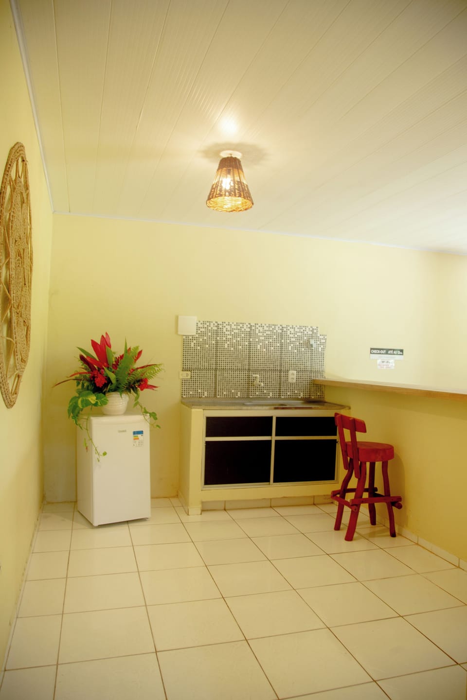 Deluxe Quadruple Room | Private kitchen | Microwave