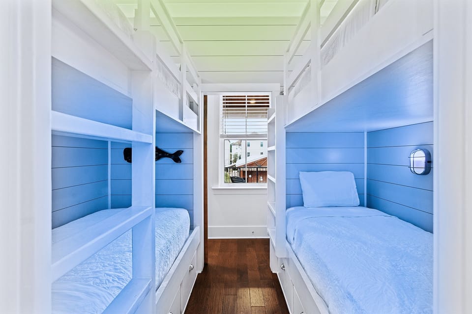 2nd Floor - Bunk room with 4 built-in twin beds