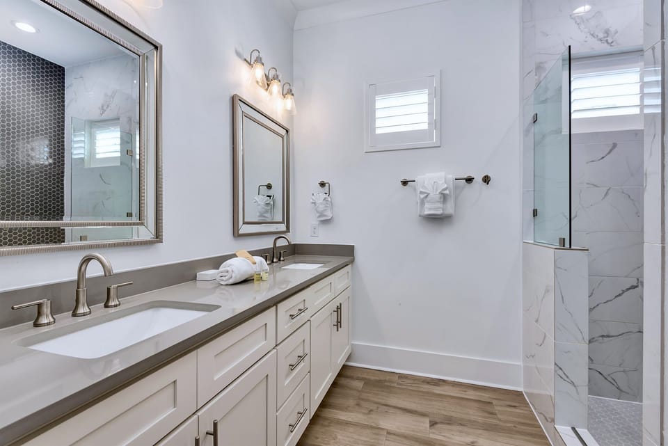 2nd Floor - King Suite with private bathroom