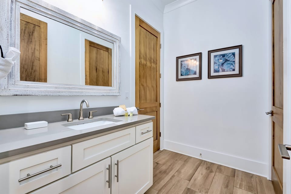 1st Floor - King Suite with private bathroom
