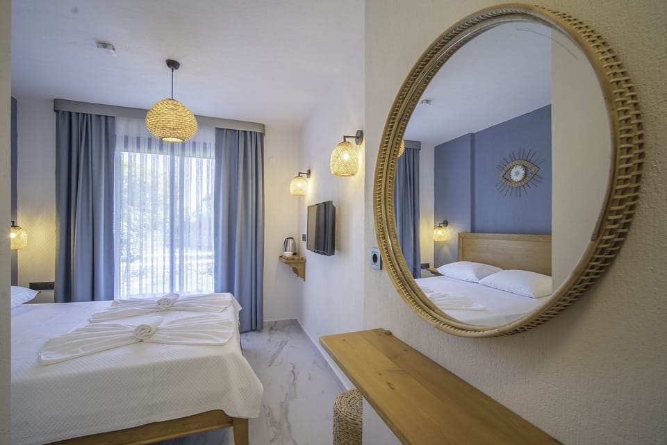 Standard Room | Premium bedding, minibar, in-room safe, blackout drapes