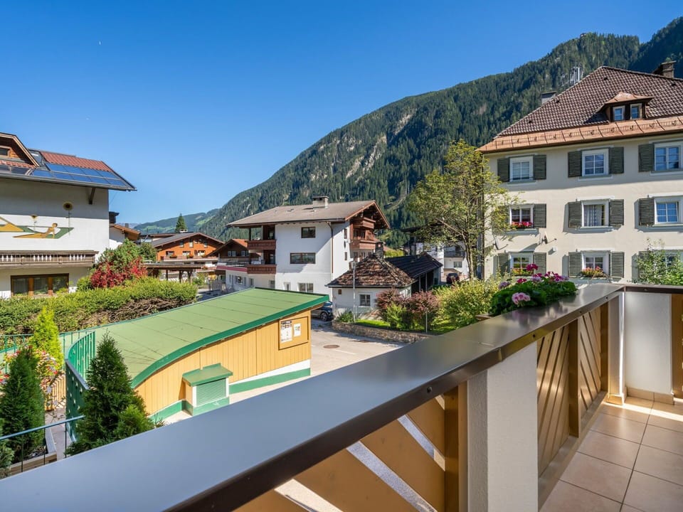 Sky, Building, Plant, Window, Property, House, Tree, Urban Design, Mountain, Cottage