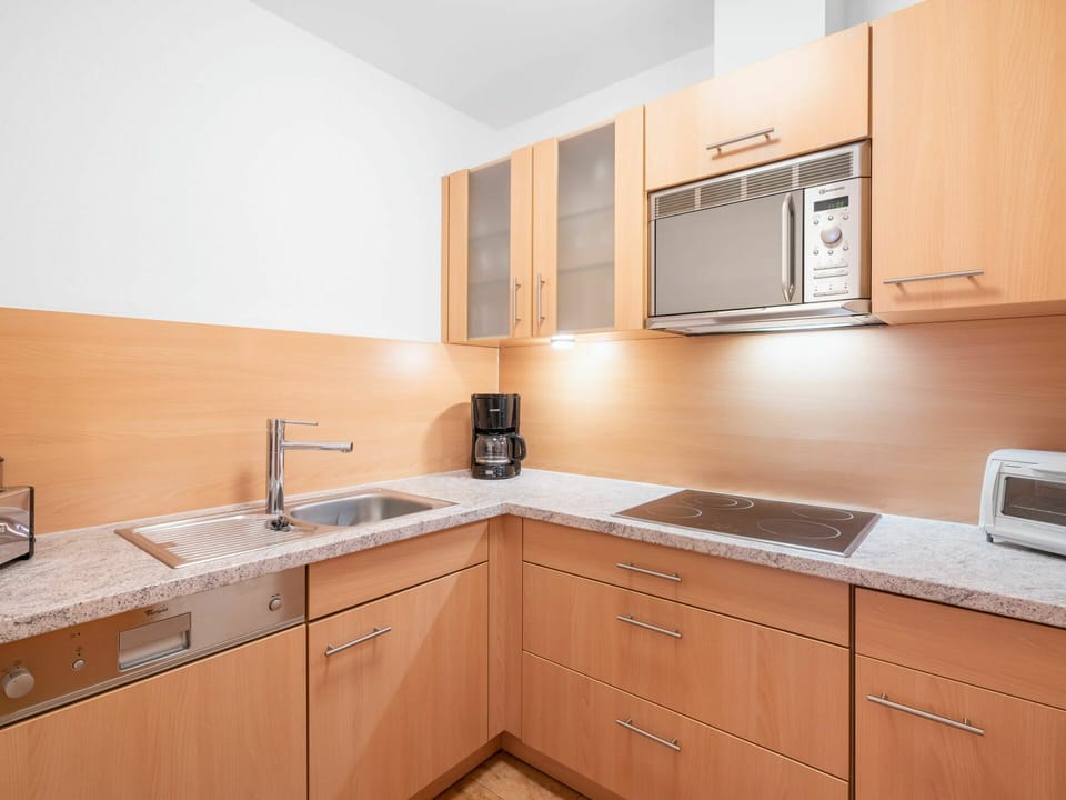 Cabinetry, Countertop, Kitchen Sink, Sink, Property, Furniture, Tap, Kitchen, Wood, Kitchen Stove