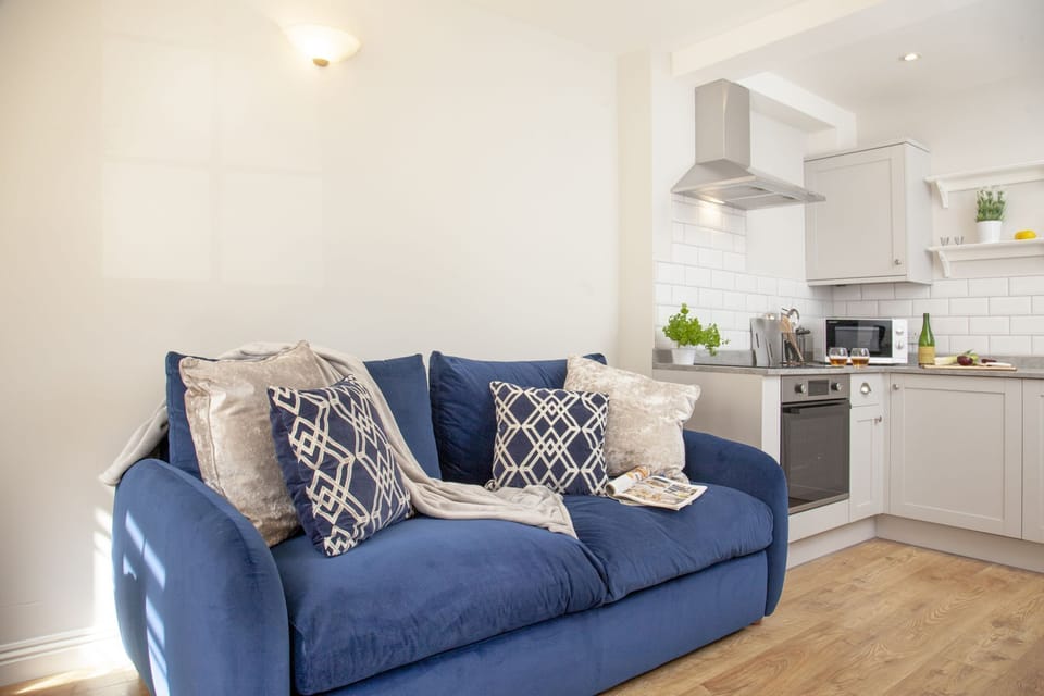 Living room and kitchen with washing machine and dryer - Cobblers Cottage