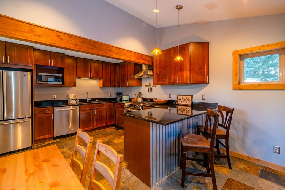 With stainless steel appliances and plenty of counter space, you'll have all you need to whip up a favorite meal