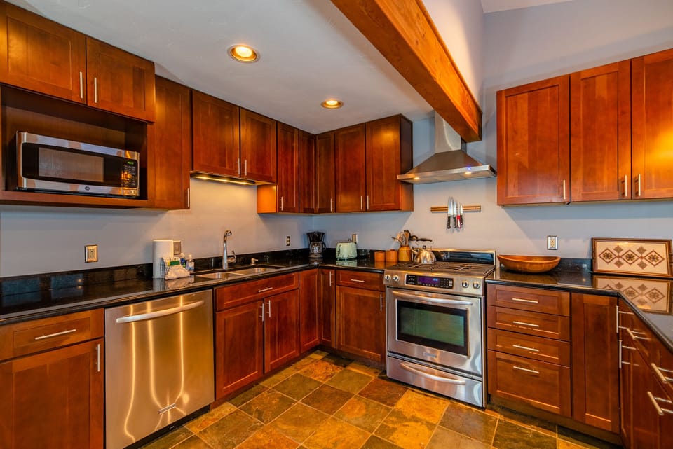 Alpine Haus boasts a cheerful, well appointed Kitchen.