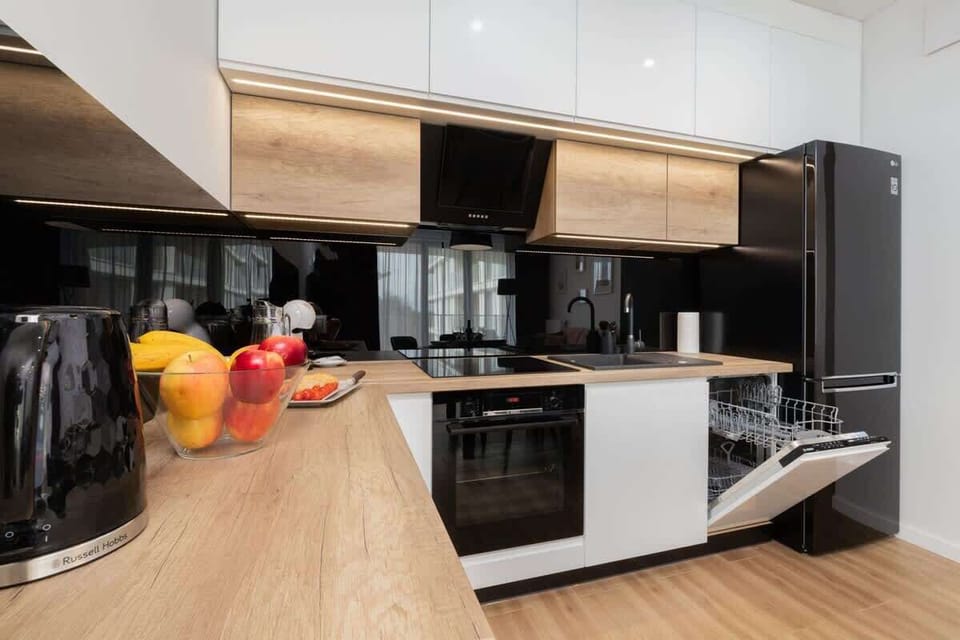 Kitchenette with plenty of kitchen utensils and dishes. 