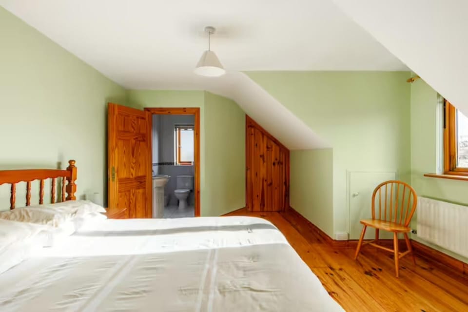 Large Country House, Sleeps 10, Family Friendly House in County Mayo