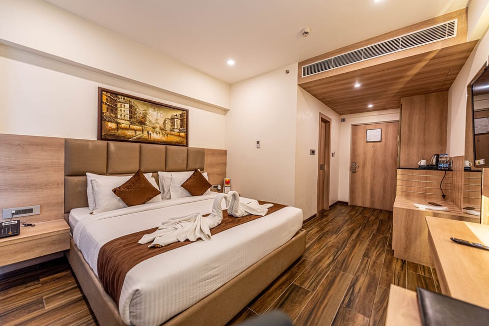 Executive Room | Desk, iron/ironing board (on request), WiFi (free)
