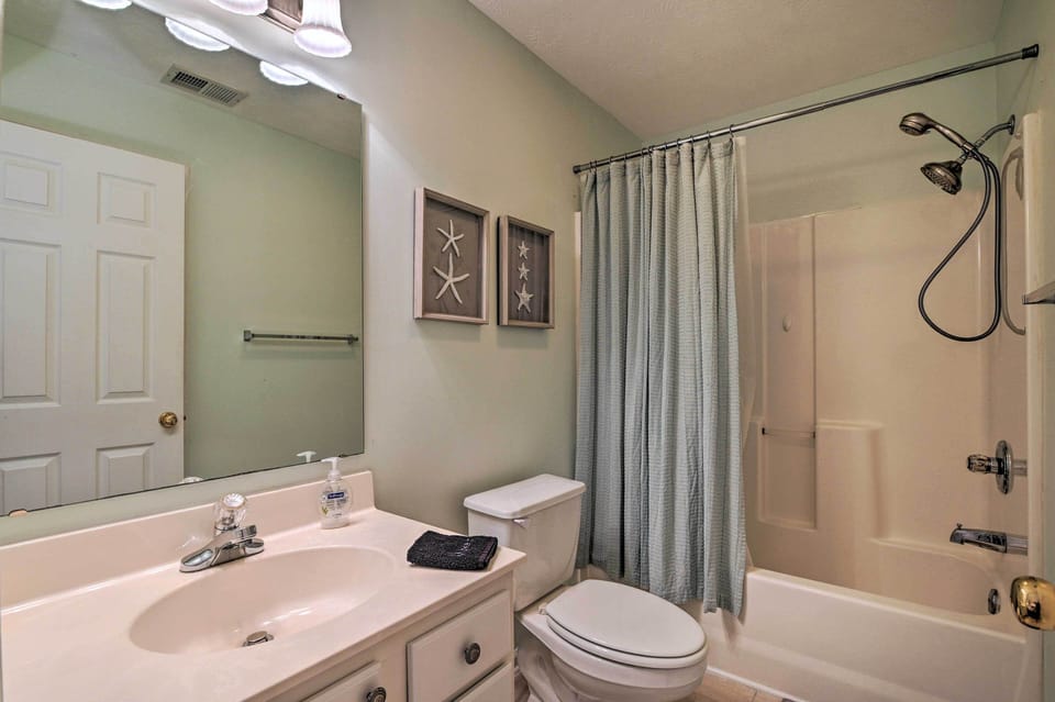 En-Suite Bathroom | Complimentary Toiletries Provided