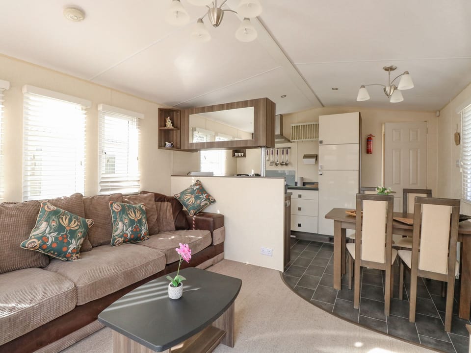 Cottage | Living area | Fireplace