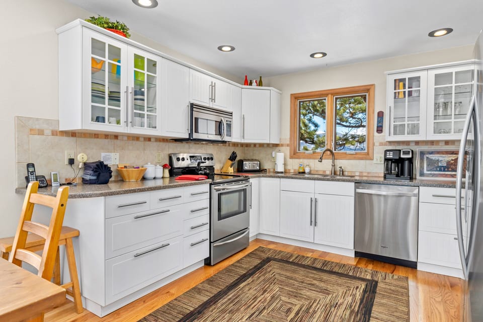 House, 3 Bedrooms | Private kitchen | Fridge, oven, coffee/tea maker, toaster