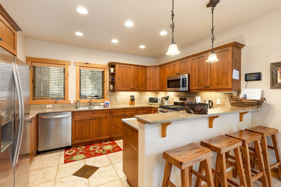 Condo, 3 Bedrooms | Private kitchen | Fridge, oven, stovetop, dishwasher