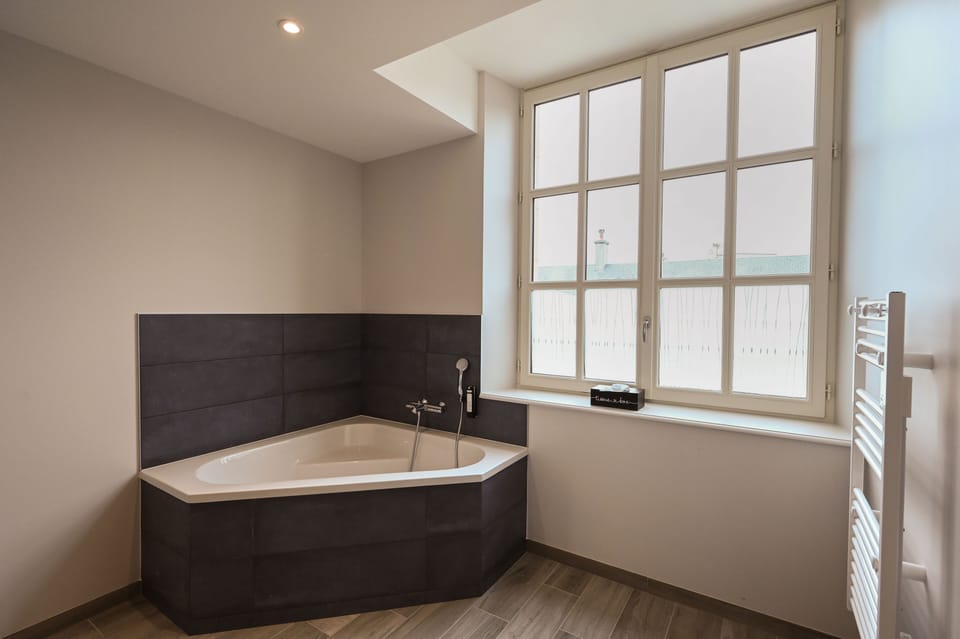 Presidential Suite | Bathroom | Shower, towels