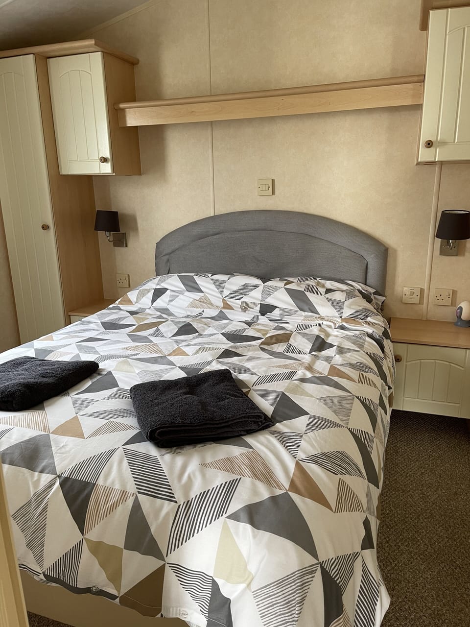 Cabin | 2 bedrooms, iron/ironing board, bed sheets