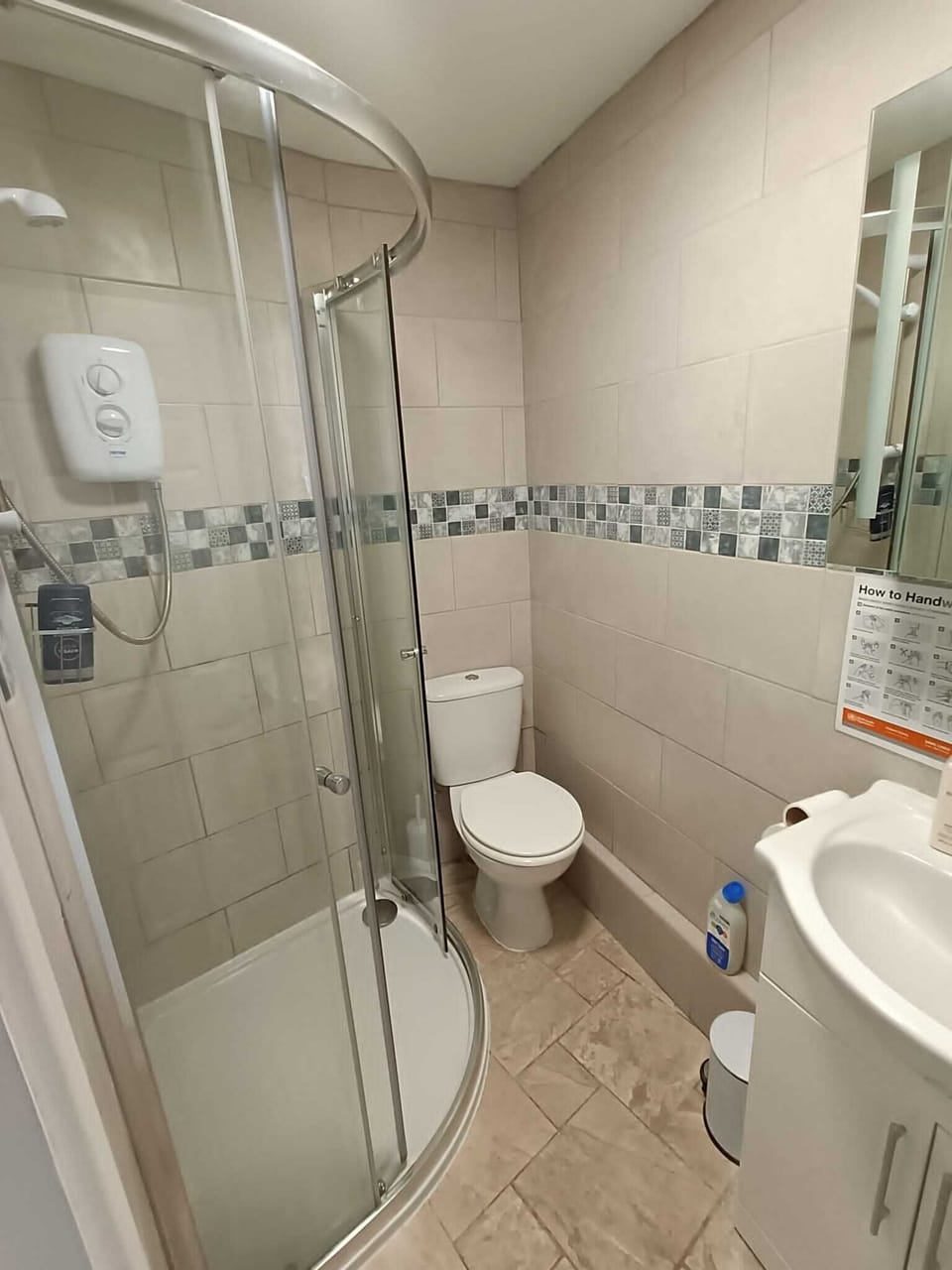 Cottage | Bathroom | Shower, hair dryer