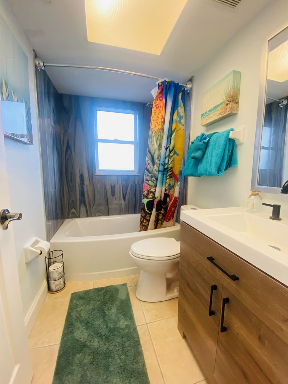 Main bathroom with porcelain tile tub/surround.