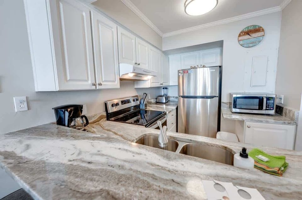 Beautifully Remodeled Kitchen Area