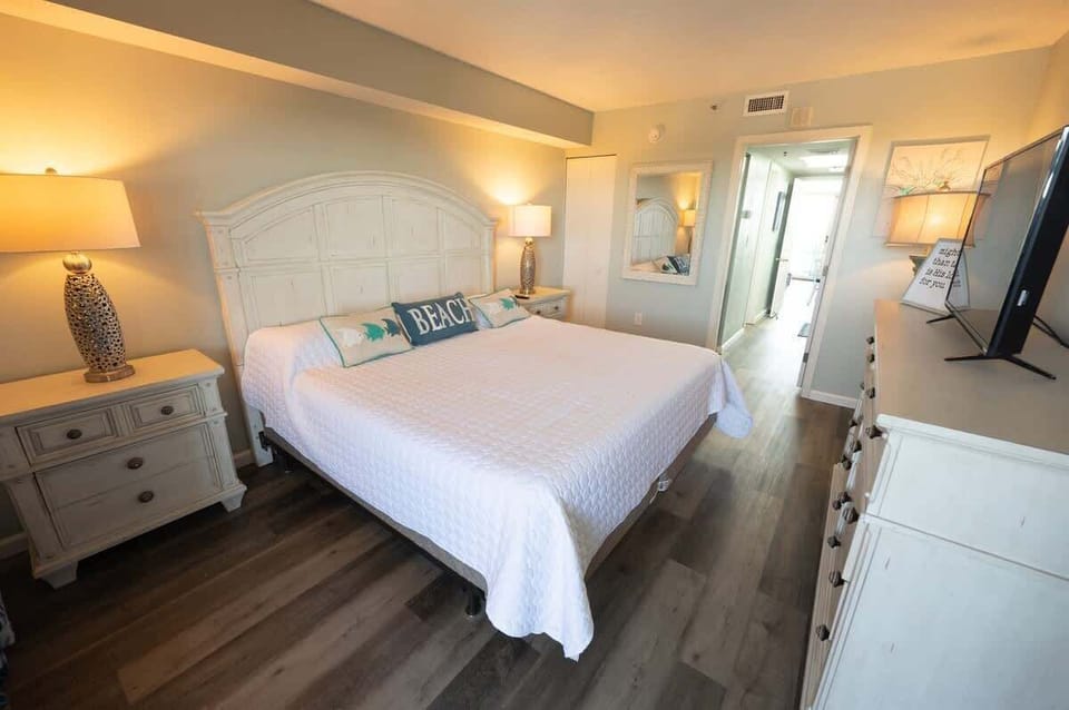 King Bed in Bedroom