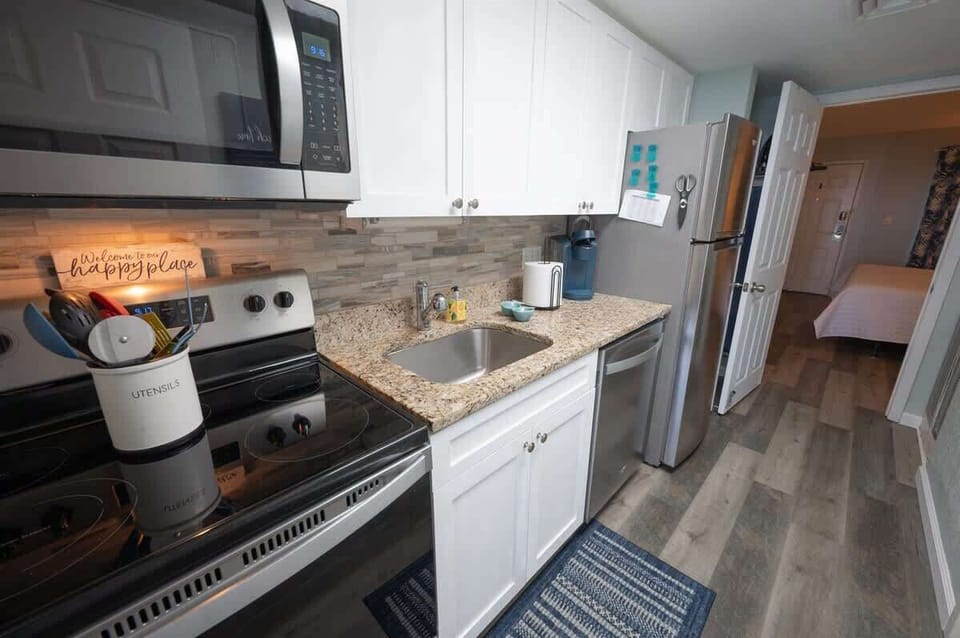 Full Sized Appliances in Kitchen
