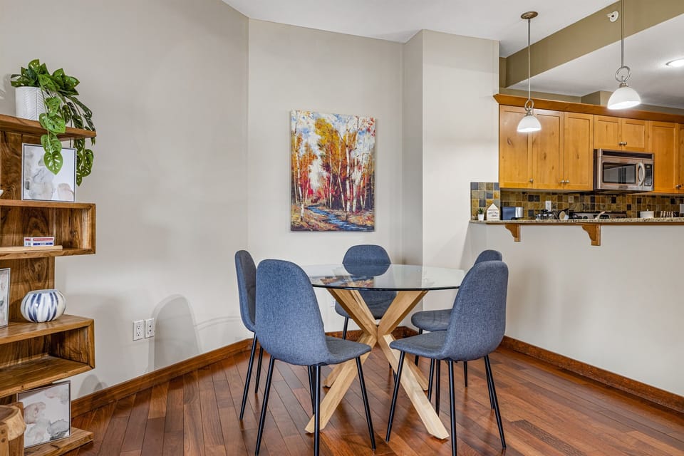 Dining area for 6