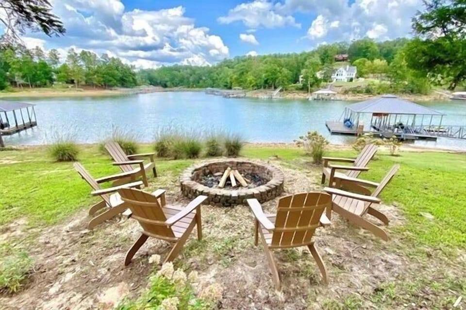 Fire https://uc.orez.io/i/e89c8839f48chttps://uc.orez.io/i/d5aa52d79e7441dbb092cc139a9ff442-Medium444b9b37b9c32026f98d-MediumPit in Backyard.