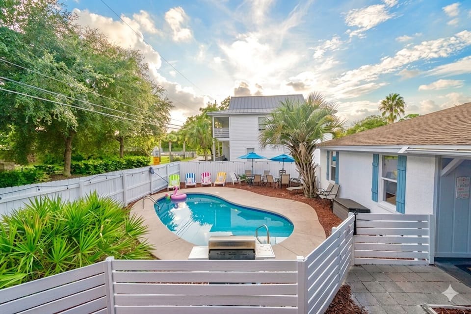 Private Pool, Fenced and in Front yard. Pool Heat Available