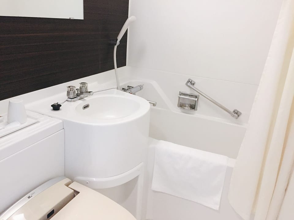 Single Room, Smoking | Bathroom | Hair dryer (on request), slippers, electronic bidet, towels