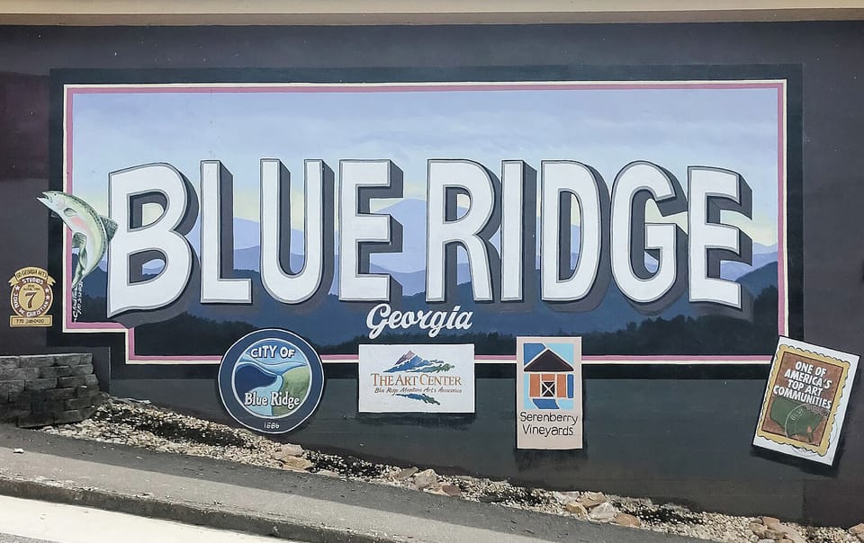 Under 15 minutes to downtown Blue Ridge, all paved roads, suitable for any vehicle.