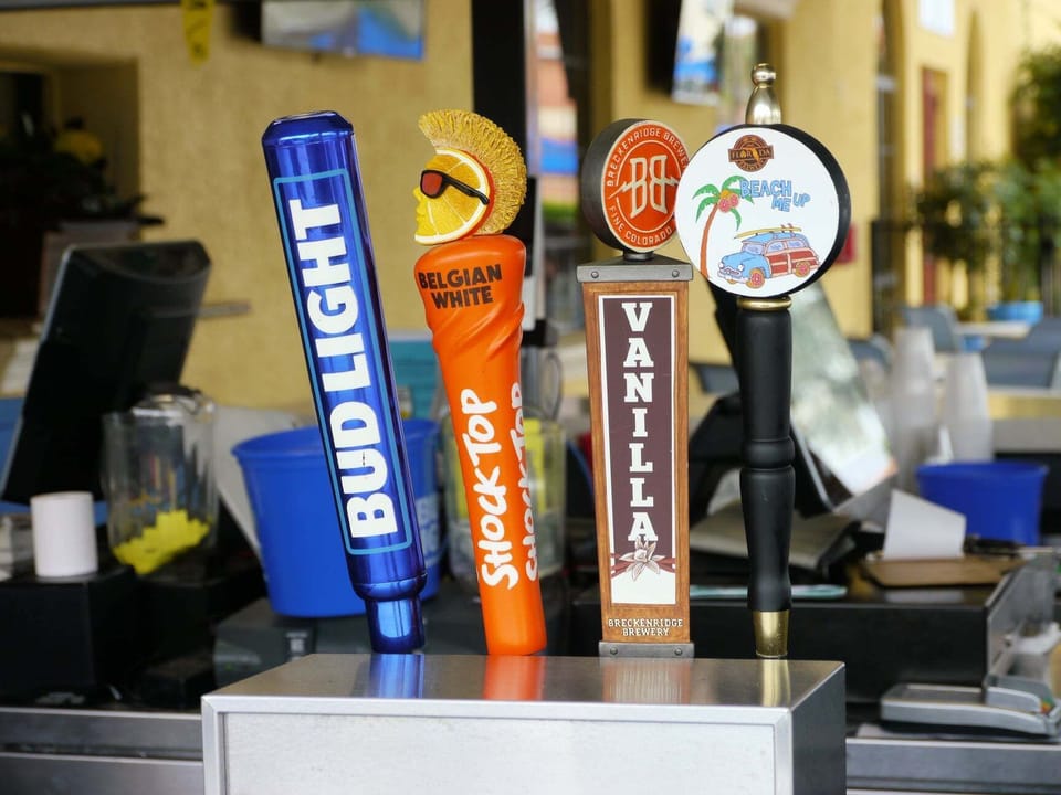 Resort Bar and Grille