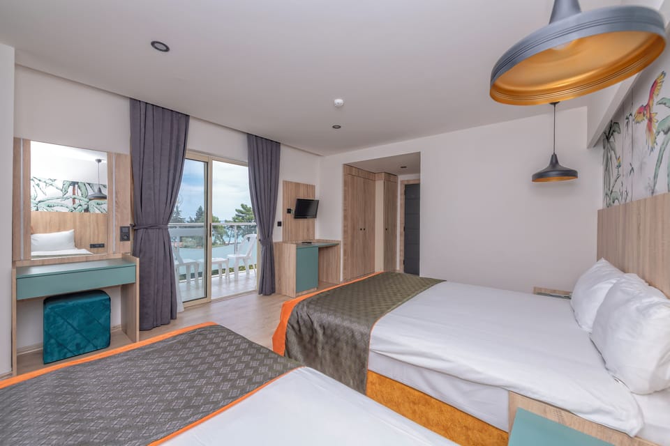 Minibar, desk, free WiFi, bed sheets