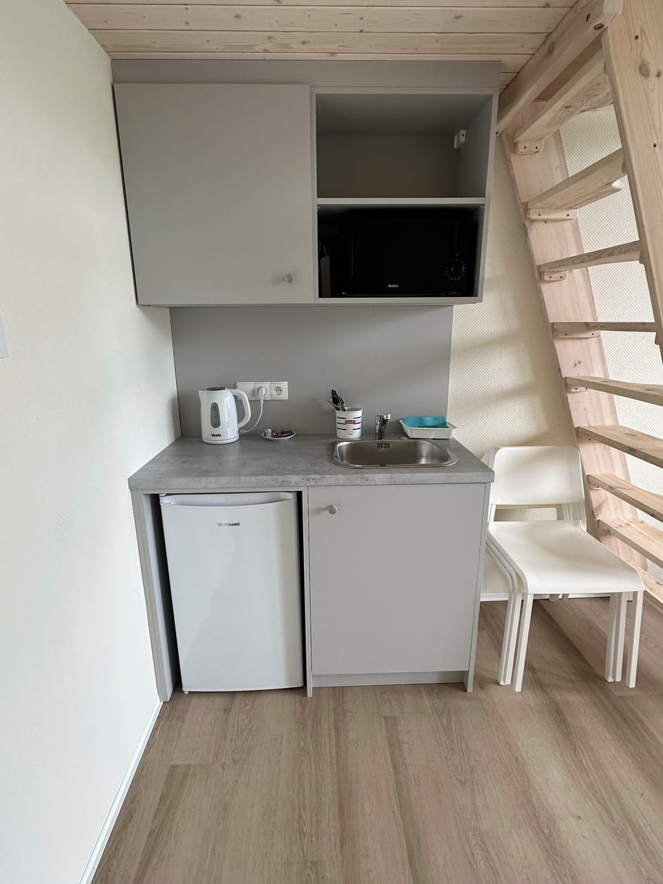 Economy Twin Room (no balcony) | Living area | Flat-screen TV