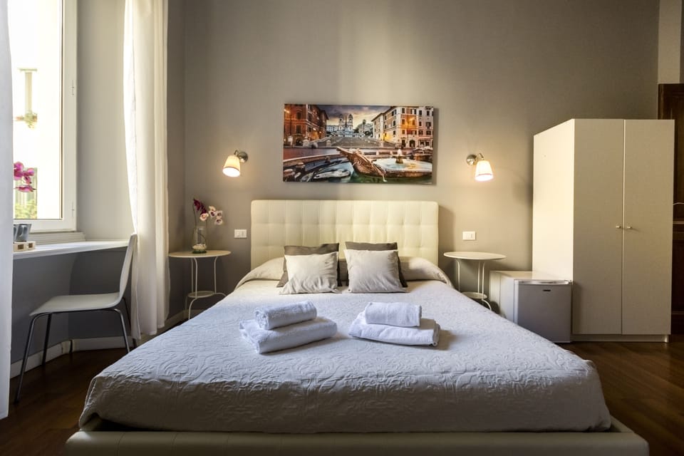 Superior Double Room | Minibar, in-room safe, desk, cribs/infant beds