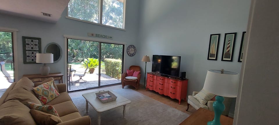 Spacious living room