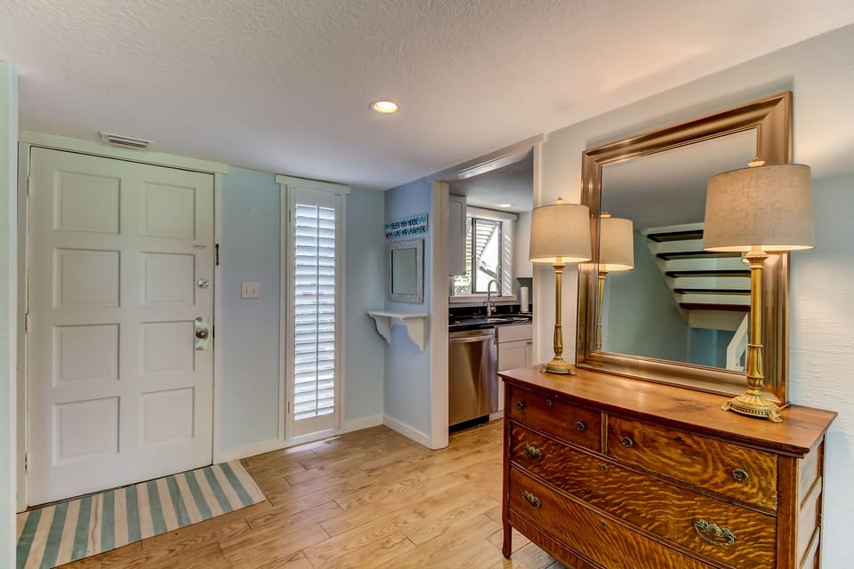 Foyer and kitchen entry